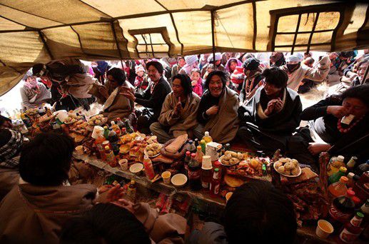 藏族婚礼酒席.jpg