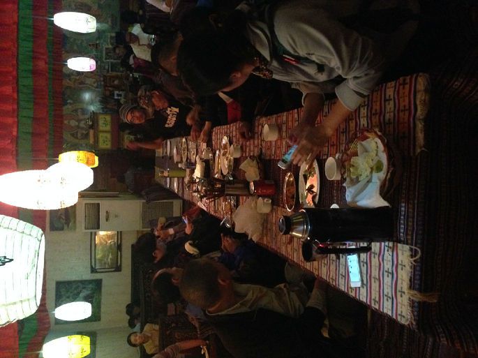 队员聚餐。10人队伍