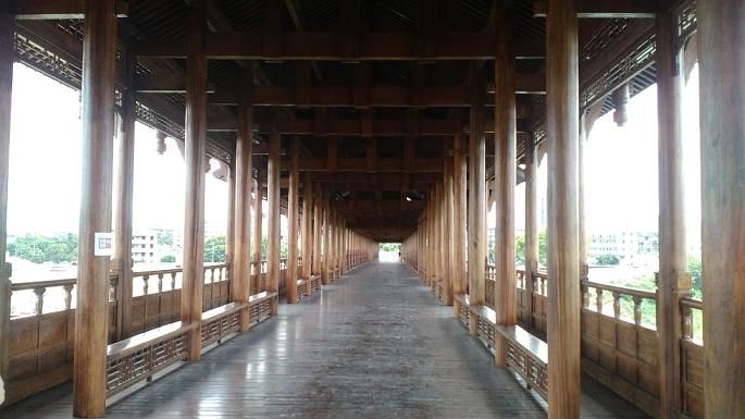 17过江廊桥的桥廊.JPG