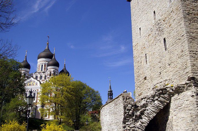 _IGP9303-1中世纪的城堡塔楼（如今是冷兵器博物馆）与亚历山大教堂.jpg