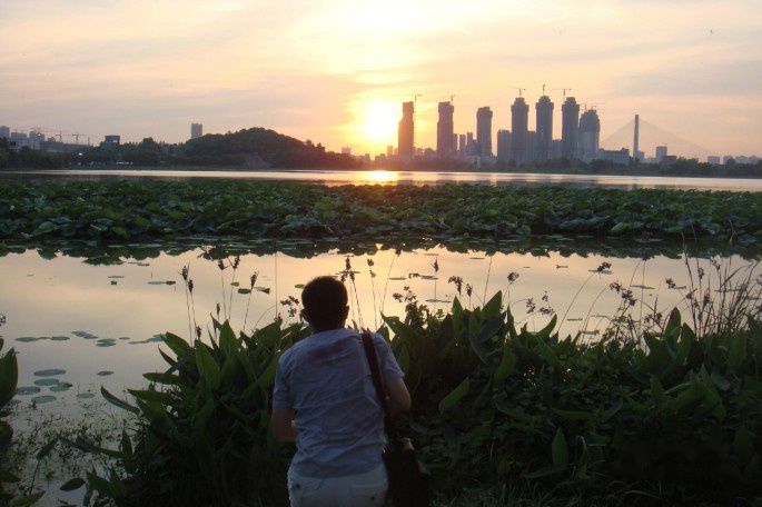 点击跳到下一张