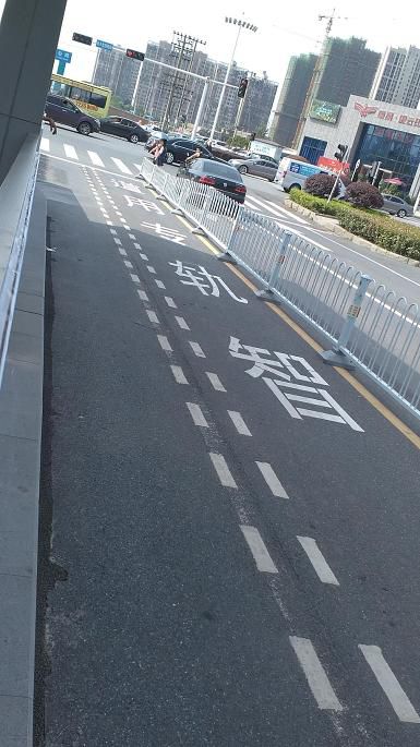 03株洲智轨专用道路.JPG