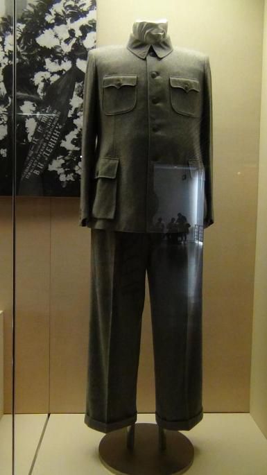 13韶山陈列馆-毛主席穿过的中山装.JPG