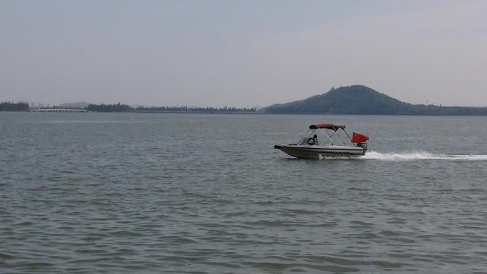 24-湖中快艇.JPG